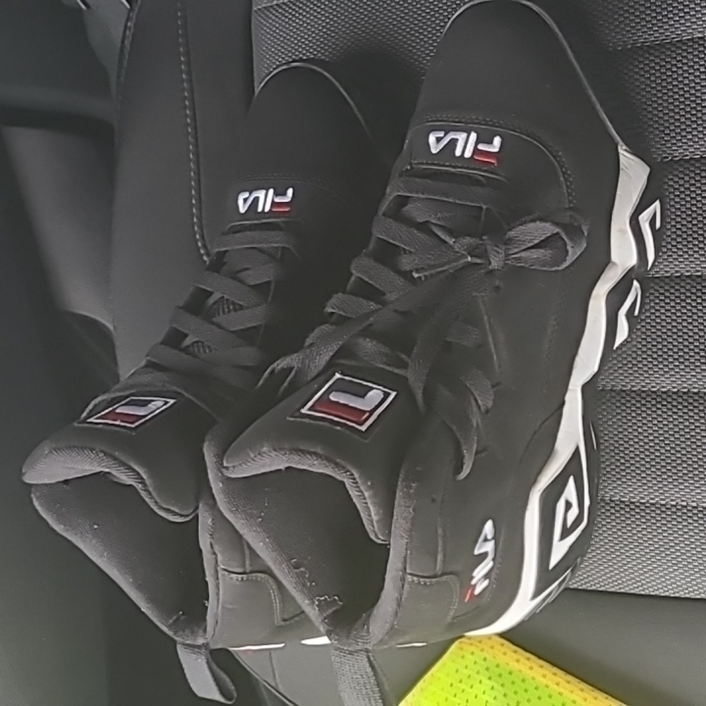 Fila sneakers size 9